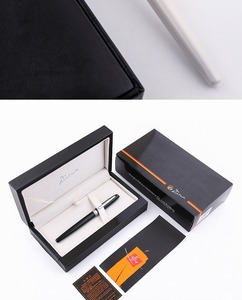 <span class=keywords><strong>Penna</strong></span> <span class=keywords><strong>Stilografica</strong></span> Picasso <span class=keywords><strong>in</strong></span> Metallo con Punta Dorata, Confezione Regalo Inclusa, Garanzia a Vita - Product Image 6
