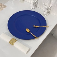 Vente en gros d'assiettes jetables rondes et lisses en plastique bleu royal design moderne pour la maison ou les événements de banquets de mariage