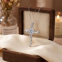 Collier pendentif croix en argent sterling 925 avec moissanite VVS taille brillant rond de 8 mm pour femme, vente en gros