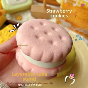 Nouveau jouet anti-stress en silicone en forme de biscuits superposés en forme de chocolat, sensation tactile réaliste, rebondissant, Zhejiang - Product Image 1