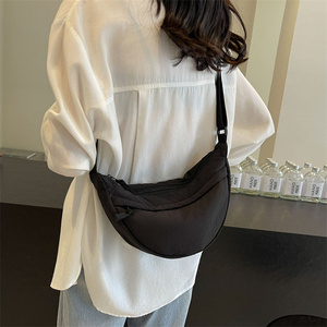 OEM ODM Hàn Quốc Thời Trang Phụ Nữ Của Túi Messenger Trọng Lượng Nhẹ Bông Độn Crossbody Túi Du Lịch Giản Dị Vai Túi Xách Bánh Bao - Product Image 6