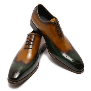 High-quality handcrafted leather <b>shoes</b> with exquisite patterns - men's hollowed-out Oxford <b>shoes</b> for business formal wear - Product Image 3