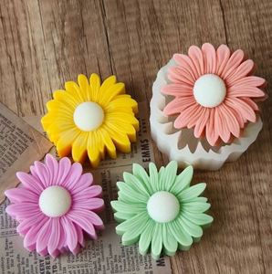 Moule en silicone 3D grande fleur de marguerite de 7 cm - Moule réaliste pour bougies, savons, résines, pierres aromatiques florales pour cadeaux DIY et décoration intérieure - Product Image 4
