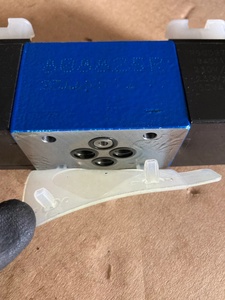 Válvula Solenoide Direccional Original R900912079 4WE6J6X/EW230N9K4/B10 NG6 350Bar para Control Hidráulico - Product Image 3