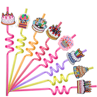 Pailles réutilisables en PETG en gros avec breloque gâteau d'anniversaire en silicone, pailles à boire en plastique colorées en spirale pour les fêtes d'anniversaire des enfants