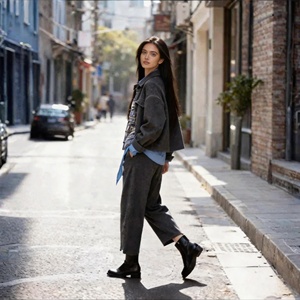 <span class=keywords><strong>Completo</strong></span> da <span class=keywords><strong>Donna</strong></span> a 2 Pezzi, Giacca Corta Leggera <span class=keywords><strong>e</strong></span> <span class=keywords><strong>Pantaloni</strong></span> a Gamba Larga, Set Casual con Bottoni per Uso Quotidiano - Product Image 3