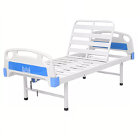 Lit médical d'hôpital avec poteau porte-perfusion