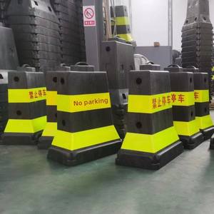 Barandillas de PVC flexibles para carretera, barreras anticolisión para caballos, divisores de carril, muelles de aislamiento de plástico de goma, características de desvío - Product Image 1