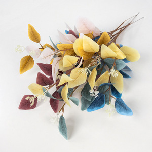 Bouquet d'eucalyptus artificiel Gardenia 49,5 cm, arrangement floral en soie pour la décoration de la maison et des mariages - Product Image 1