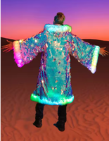 Nouvelle veste en fausse fourrure à paillettes argentées Patchwork LED Costume lumineux Applicable à plusieurs scénarios Manteau en fausse fourrure pour hommes
