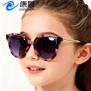 แว่นกันแดดเด็กแฟชั่นใหม่ กรอบใหญ่ทรงแคทอาย ป้องกันรังสียูวี 400 กรอบพลาสติกและโลหะ สำหรับเด็กผู้ชายและเด็กผู้หญิง ป้องกันแสงแดด สไตล์สำหรับการเดินทาง - Product Image 5