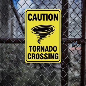 ป้ายเตือนพายุทอร์นาโด ป้ายเตือนสภาพอากาศกลางแจ้งที่ทนทานสำหรับริมถนน สถานที่ก่อสร้าง และพื้นที่สาธารณะ - Product Image 2