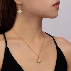สร้อยคอจี้รูปดาวอัลลอยด์ประดับเพชรรูปพระจันทร์ ดีไซน์ทันสมัย ใช้งานได้หลากหลาย - Product Image 2