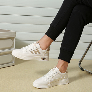 Baskets blanches à plateforme pour hommes, bout rond, à lacets, avec empeigne synthétique rembourrée, semelle extérieure en caoutchouc, toutes saisons, style chunky - Product Image 3