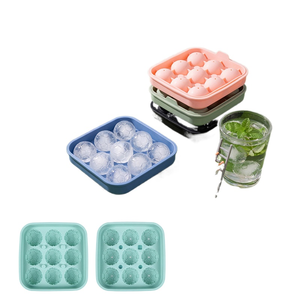 Moule à glaçons en silicone 3D en forme de ballon de football de qualité alimentaire, réutilisable et empilable, pour bar, fête, cocktail, vin, facile à démouler - Product Image 1