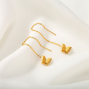 Pendientes colgantes de mariposa pequeños y delicados para mujer, en acero inoxidable 316L, chapados en oro PVD de 14k/18k, color oro personalizado. - Product Image 4