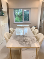 Table de salle à manger rectangulaire en marbre moderne et simple avec 4 chaises pour la maison, l'appartement, l'hôtel ou la villa améliore le petit salon