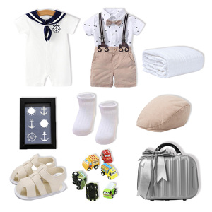 Ensemble <span class=keywords><strong>cadeau</strong></span> de luxe pour bébé en gros, body, chapeau, chaussures, couverture, valise pour enfants, tenue de Noël pour nouveau-né - Product Image 2