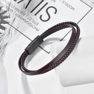 Bracciale in Pelle Nera Personalizzato per Uomo, Bracciale con Nome Personalizzato, Fascia in Pelle Intrecciata Piatta, Regalo per Lui - Product Image 2