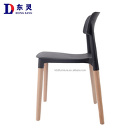 DLC-P049 Offre Spéciale moderne simple chaise d'extérieur en plastique nordique pieds en bois chaises de salle à manger pour table à manger populaire