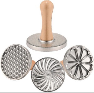 Ensemble de 3 tampons à biscuits en métal avec manche en bois, moule à biscuits rond, grille florale, outil de pâtisserie DIY - Product Image 1