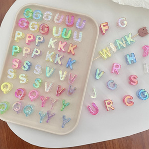 Perles acryliques UV haute transparence colorées avec 26 lettres, perles à trou traversant pour chaîne <span class=keywords><strong>de</strong></span> téléphone portable, accessoires <span class=keywords><strong>de</strong></span> pendentif faits main DIY - Product Image 1