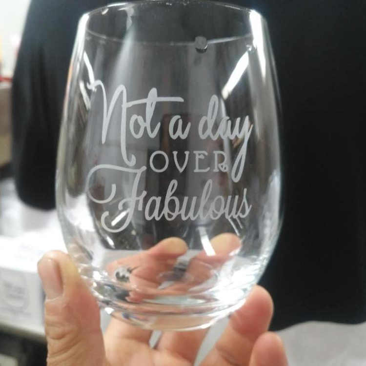 Hot Selling Customized 16 Ounce Stemless Wine Glass Tumbler with Etched DesignPopular