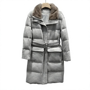 Manteau d'hiver classique pour femme avec col en fourrure de mouton, ceinture, couleur unie, manches longues, chaud et épais - Product Image 1