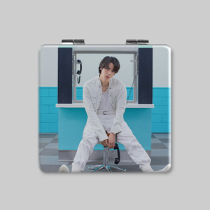 Venta al por mayor KPOP Bangtan Boys JUNGKOOK V <span class=keywords><strong>J</strong></span>-<span class=keywords><strong>Hope</strong></span> <span class=keywords><strong>JIN</strong></span> JIMIN RM SUGA PTD doble cara cuadrado plegable portátil espejo de maquillaje - Product Image 6
