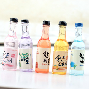 ขวดเครื่องดื่มเกาหลีแบบ 3 มิติ ของเล่นจิ๋วจำลองไวน์น้ำ ตุ๊กตาเด็ก ของเล่นบ้านตุ๊กตา DIY เครื่องประดับจี้ลูกปัด - Product Image 4