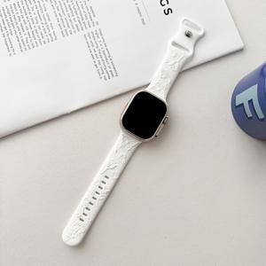 Bracelet de montre en silicone souple avec motif <span class=keywords><strong>papillon</strong></span> et rose en relief, compatible avec Apple Watch Series 11 10 9 8 Ultra, bracelet sport - Product Image 3