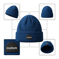 Bonnet d'hiver personnalisé en gros, bleu roi, tricot côtelé 1x1, avec patch en silicone demi-lune et logo en caoutchouc en relief, style bonnet court, fabrication usine