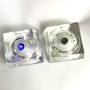 Yearscrystal 3D <span class=keywords><strong>LED</strong></span> ánh sáng cơ sở giá rẻ hình thang Tinh thể thủy tinh đứng cho hiển thị hình cầu xoay năm pha lê thủ công - Product Image 5