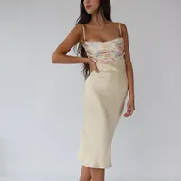 Vestido de alcinha espaguete feminino, com flores florais, costas nuas, midi, branco, sexy, slik, elegante, de cetim