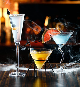 Ensemble de verres <span class=keywords><strong>à</strong></span> cocktail créatifs avec support en métal en forme de cerf, coupe <span class=keywords><strong>à</strong></span> martini <span class=keywords><strong>à</strong></span> <span class=keywords><strong>pied</strong></span> ondulé pour la gastronomie moléculaire et les bars - Product Image 1