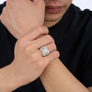 Cincin Pria Moissanite Mewah 1CT 2 Karat Potongan Bulat Perak Sterling 925 Hipoalergenik Tahan Noda - Product Image 3