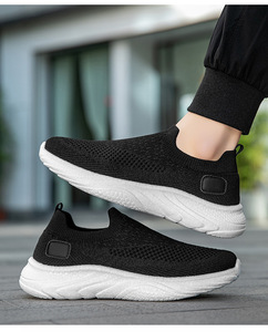 Zapatillas Deportivas Unisex Transpirables de Primavera con Malla Sólida Negras de Suela Blanda Ligeras Sin Cordones Casuales para Caminar de Pareja - Product Image 6