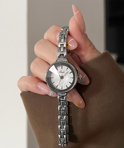 นาฬิกาข้อมือโลหะหรูหราดีไซน์เรียบง่ายสง่างามสำหรับสุภาพสตรี รุ่นควอตซ์ ปี 2025 - Product Image 4
