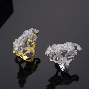 Bague Panthère de Luxe Plaqué Or 18K, Entièrement Pavée de Zircons Cubiques, Yeux d'Émeraude, Bijou Animalier Tendance - Product Image 1