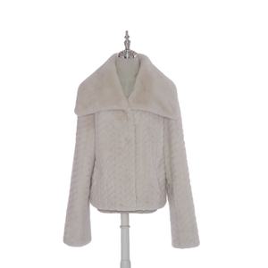 <span class=keywords><strong>Cappotto</strong></span> <span class=keywords><strong>Corto</strong></span> in Finta Pelliccia di Volpe per Donna, Collo Rovesciato, Caldo, <span class=keywords><strong>Beige</strong></span>, Morbido, Capospalla Invernale - Product Image 3