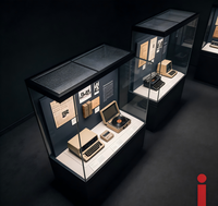 Fabricant de vitrines de luxe pour musées, vitrines sur mesure pour expositions muséales