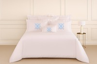 Funda de Almohada Floral Azure Bloom, Azul, Ecológica, Lavable, Tejido Suave y Transpirable, Diseño Botánico Moderno, Fade Home