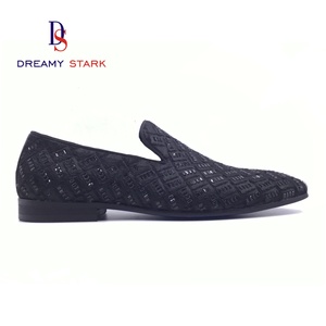 Zapatos Cómodos de Piel de Vaca Hechos a Mano de Alta Calidad y Durabilidad, con Diseño de Grabado de Diamantes y Logotipo Personalizado - Product Image 6