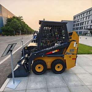 Mini-chargeuse compacte polyvalente XC7-SR04, machine légère pour travaux de maintenance municipale de petite envergure - Product Image 5