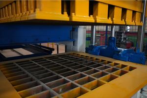 Máquina Hidráulica para Fabricar Ladrillos Qt18-15, de Uso Industrial, para Producción de Ladrillos de Pavimento, Totalmente Automática, de Cemento - Product Image 5