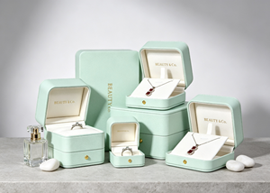 Boîte carrée haut de gamme avec couche extérieure en carton, fermeture magnétique, couvercle rabattable, doublure en éponge/carton, gaufrage en pâte verte claire - Product Image 6