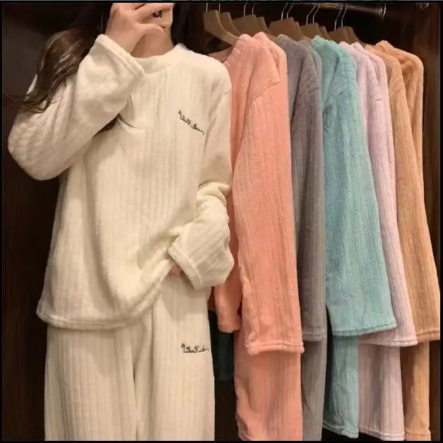 Venta al por mayor de invierno cálido franela mujeres pijamas conjuntos gruesos de color sólido ropa de dormir Coral polar pijamas conjunto para niñas