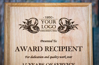 JUNJI – prix de la Plaque de bois gravée sur mesure, prix de la Plaque de bois pour la réalisation d'un cadeau d'entreprise avec Prime de gravure personnalisée