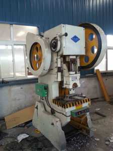 Máquina Punzonadora y Prensadora Multifunción CNC Colgar J23 para Chapas <span class=keywords><strong>de</strong></span> Acero, 220V, Motor <span class=keywords><strong>de</strong></span> 5.5kW, Fuente <span class=keywords><strong>de</strong></span> Energía Mecánica - Product Image 5