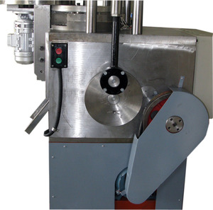 Presse hydraulique entièrement automatique pour la fabrication de bougies chauffe-plat en cire en Afrique du Sud - Product Image 1
